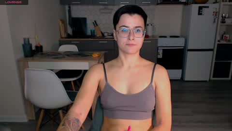 Snapshot of chloe_x_ chatting on 12-14-24, 07:14 Eva and Sandra online show from 12-14-24, 07:14