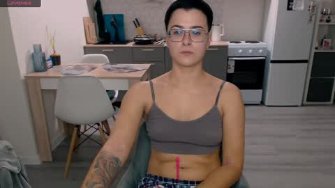 Snapshot of chloe_x_ chatting on 12-15-24, 08:47 Eva and Sandra online show from 12-15-24, 08:47