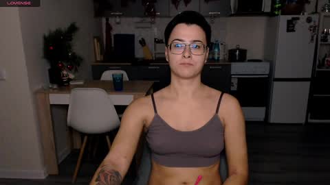 Snapshot of chloe_x_ chatting on 12-23-24, 08:47 Eva and Sandra online show from 12-23-24, 08:47