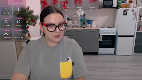 Snapshot of chloe_x_ chatting on 12-25-24, 04:11 Eva and Sandra online show from 12-25-24, 04:11