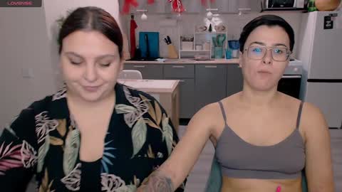 Snapshot of chloe_x_ chatting on 01-04-25, 04:43 Eva and Sandra online show from 01-04-25, 04:43