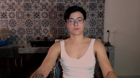 Snapshot of chloe_x_ chatting on 02-05-25, 10:19 Eva and Sandra online show from 02-05-25, 10:19