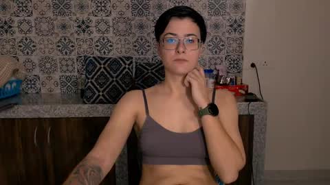 Snapshot of chloe_x_ chatting on 02-09-25, 03:56 Eva and Sandra online show from 02-09-25, 03:56