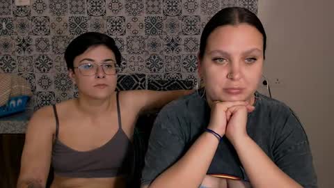 Snapshot of chloe_x_ chatting on 02-09-25, 10:21 Eva and Sandra online show from 02-09-25, 10:21