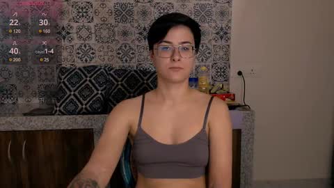 Snapshot of chloe_x_ chatting on 02-13-25, 12:21 Eva and Sandra online show from 02-13-25, 12:21