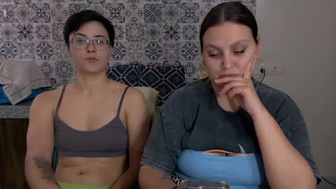 Snapshot of chloe_x_ chatting on 02-15-25, 05:30 Eva and Sandra online show from 02-15-25, 05:30