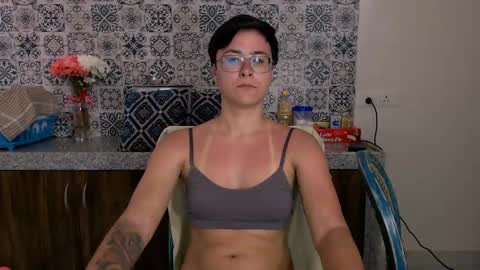 Snapshot of chloe_x_ chatting on 02-16-25, 05:15 Eva and Sandra online show from 02-16-25, 05:15