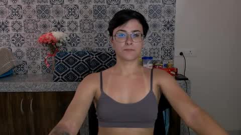 Snapshot of chloe_x_ chatting on 02-18-25, 08:38 Eva and Sandra online show from 02-18-25, 08:38