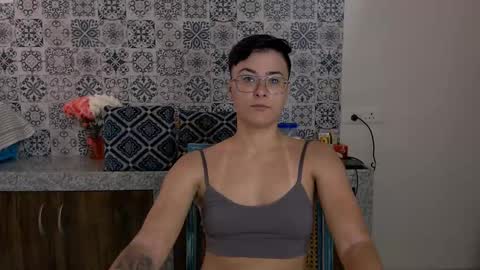 Snapshot of chloe_x_ chatting on 02-20-25, 09:33 Eva and Sandra online show from 02-20-25, 09:33