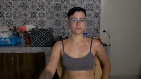 Snapshot of chloe_x_ chatting on 02-20-25, 04:57 Eva and Sandra online show from 02-20-25, 04:57