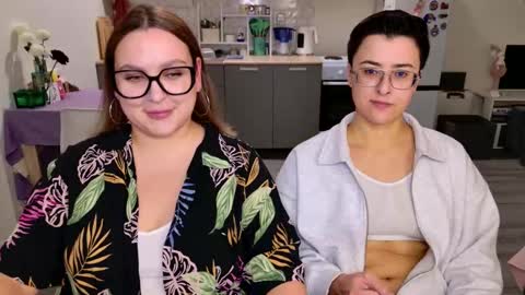 Snapshot of chloe_x_ chatting on 02-22-26, 08:40 Eva and Sandra online show from 02-22-26, 08:40