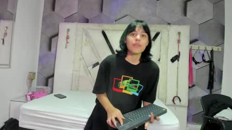 Snapshot of chloeandterra chatting on 06-01-26, 01:35 chloeandterra online show from 06-01-26, 01:35