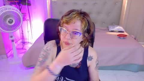 Snapshot of chloerossee chatting on 06-15-26, 01:13 Chloe rosse online show from 06-15-26, 01:13