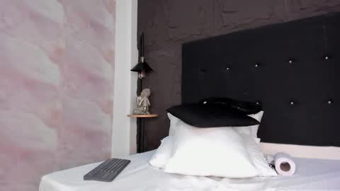 Chloe Scott online show from 11-15-25, 01:29