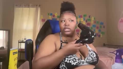 Snapshot of chocolatebunnyxx69 chatting on 06-06-26, 05:39 Melina online show from 06-06-26, 05:39