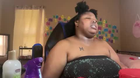 Snapshot of chocolatebunnyxx69 chatting on 06-10-26, 04:39 Melina online show from 06-10-26, 04:39