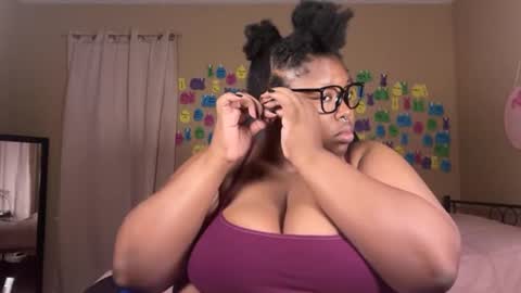 Snapshot of chocolatebunnyxx69 chatting on 06-15-26, 02:36 Melina online show from 06-15-26, 02:36