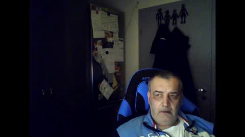 Snapshot of chris250268 chatting on 12-21-25, 03:35 Chris online show from 12-21-25, 03:35