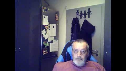 Snapshot of chris250268 chatting on 07-12-26, 01:07 Chris online show from 07-12-26, 01:07