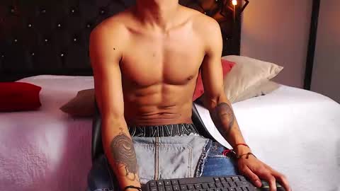 Snapshot of chris_weell chatting on 12-05-24, 01:14 Chris Weell online show from 12-05-24, 01:14