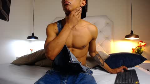 Snapshot of chris_weell chatting on 12-17-24, 08:21 Chris Weell online show from 12-17-24, 08:21