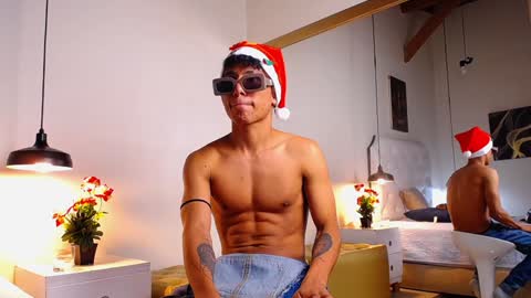 Snapshot of chris_weell chatting on 12-20-24, 11:58 Chris Weell online show from 12-20-24, 11:58