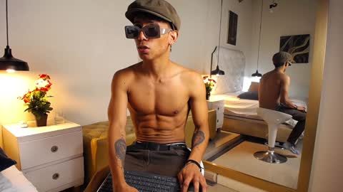 Snapshot of chris_weell chatting on 12-21-24, 08:54 Chris Weell online show from 12-21-24, 08:54