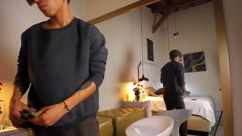 Snapshot of chris_weell chatting on 12-22-24, 03:00 Chris Weell online show from 12-22-24, 03:00