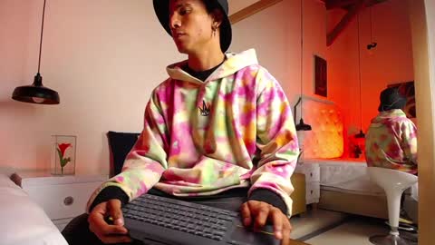 Snapshot of chris_weell chatting on 01-04-25, 11:59 Chris Weell online show from 01-04-25, 11:59