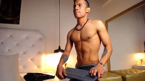 Snapshot of chris_weell chatting on 01-15-25, 03:00 Chris Weell online show from 01-15-25, 03:00