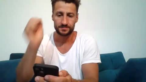 Snapshot of chrisaron chatting on 06-17-26, 04:15 chrisaron online show from 06-17-26, 04:15