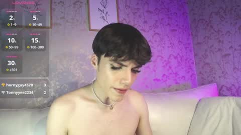 Snapshot of christianm_18 chatting on 12-06-24, 11:33 Chris online show from 12-06-24, 11:33