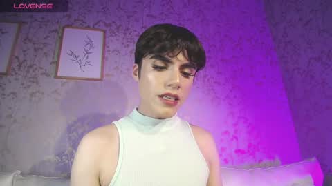 Snapshot of christianm_18 chatting on 02-20-25, 05:44 Chris online show from 02-20-25, 05:44