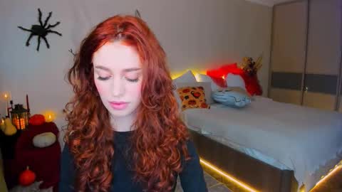 christinaconteeree online show from 10-24-25, 01:29