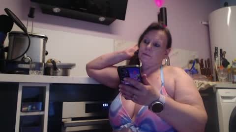 Snapshot of chwerry_b0 chatting on 06-22-26, 11:24 Jessica online show from 06-22-26, 11:24