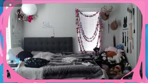 Snapshot of cirquenoirblu chatting on 06-24-26, 01:37 Blu online show from 06-24-26, 01:37