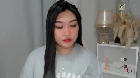 Snapshot of claire_wntr chatting on 05-17-26, 04:43 CLAIRE online show from 05-17-26, 04:43