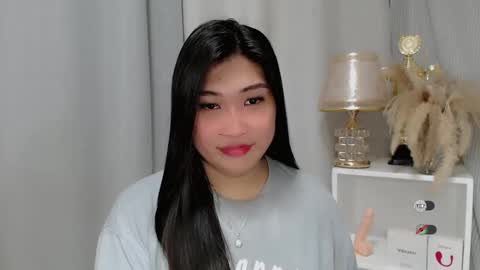 Snapshot of claire_wntr chatting on 05-18-26, 04:40 CLAIRE online show from 05-18-26, 04:40