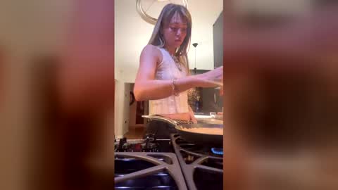 Claire online show from 12-20-25, 05:58