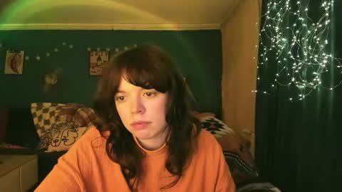 Snapshot of clancyosbourne chatting on 04-21-26, 06:23 Clancy online show from 04-21-26, 06:23