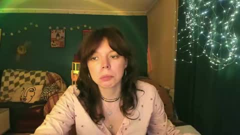 Snapshot of clancyosbourne chatting on 05-11-26, 04:59 Clancy online show from 05-11-26, 04:59