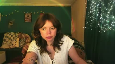 Snapshot of clancyosbourne chatting on 05-22-26, 06:35 Clancy online show from 05-22-26, 06:35