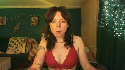 Snapshot of clancyosbourne chatting on 05-25-26, 05:41 Clancy online show from 05-25-26, 05:41
