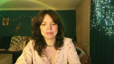 Snapshot of clancyosbourne chatting on 05-26-26, 06:15 Clancy online show from 05-26-26, 06:15