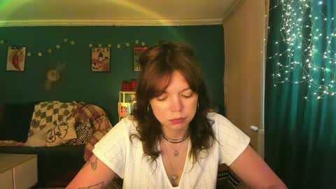 Snapshot of clancyosbourne chatting on 05-30-26, 04:37 Clancy online show from 05-30-26, 04:37
