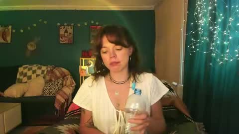 Snapshot of clancyosbourne chatting on 05-31-26, 04:47 Clancy online show from 05-31-26, 04:47