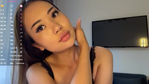 Snapshot of clemenciakempa chatting on 05-30-26, 01:19 Lili online show from 05-30-26, 01:19