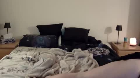 cloudy2025 online show from 11-19-25, 03:06