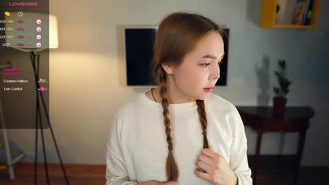 Hi everybody Im Lily Today is my first day here Lets get acquainted online show from 12-18-24, 06:57