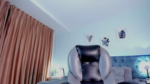 Snapshot of clown_face chatting on 06-05-26, 05:47 emely dolce online show from 06-05-26, 05:47